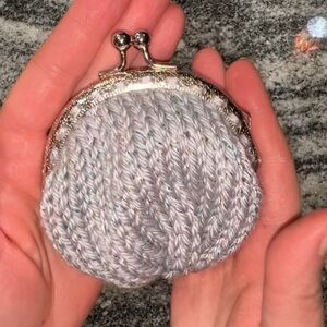 Knitted Coin Purse- Sliver